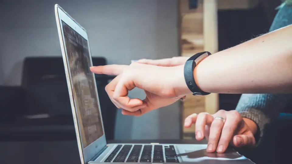 Recensioni e SEO: il ruolo del feedback al tempo dell’AI